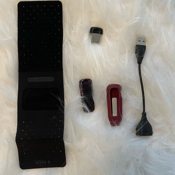 Fitbit One FB103BY plus accessories - works perfectly ❣️ - Picture 1 of 4